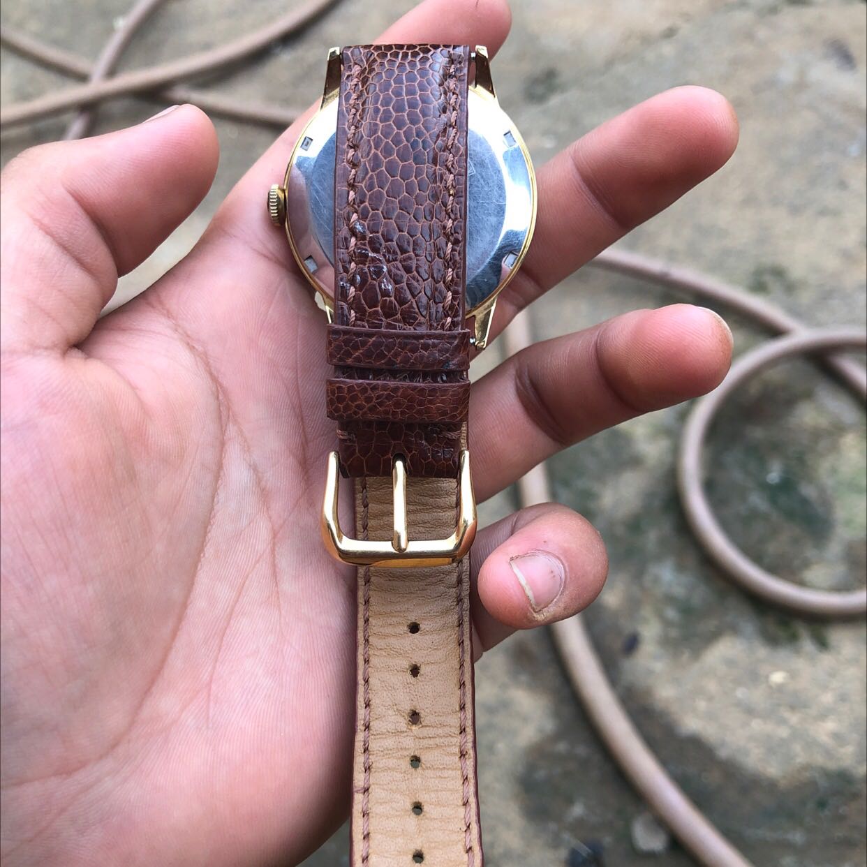 Ko phải da thật chỉ là da nhân tạo 
cũng khá là mềm mại
nhưng mà giá cao quá chưa hợp lý với chất lượng
Độ bền thì phải dùng xem có ổn ko