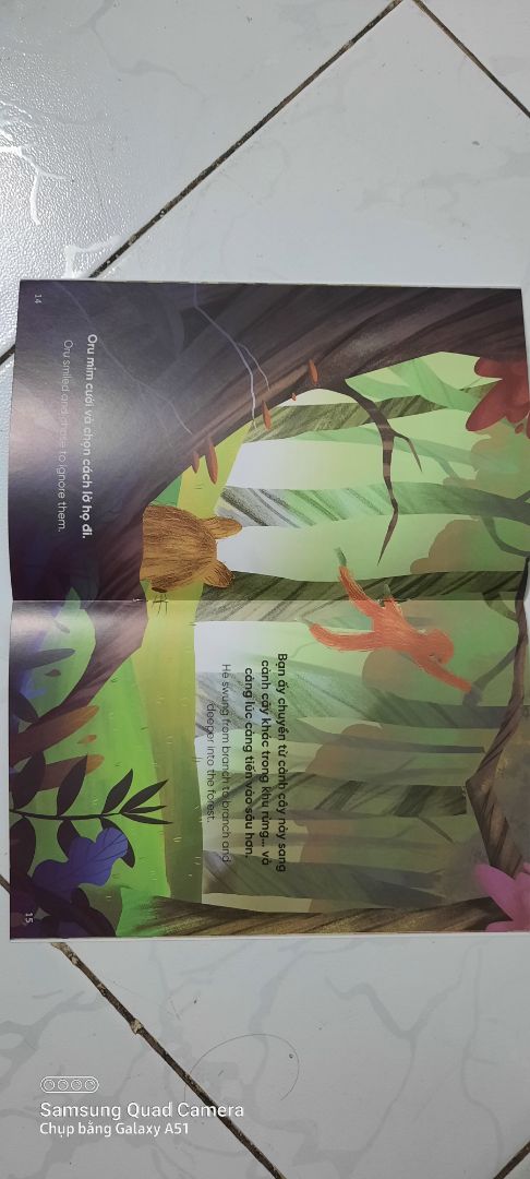 sách màu in đẹp. từng câu ngắn đọc cho bé nhỏ  dễ hiểu.