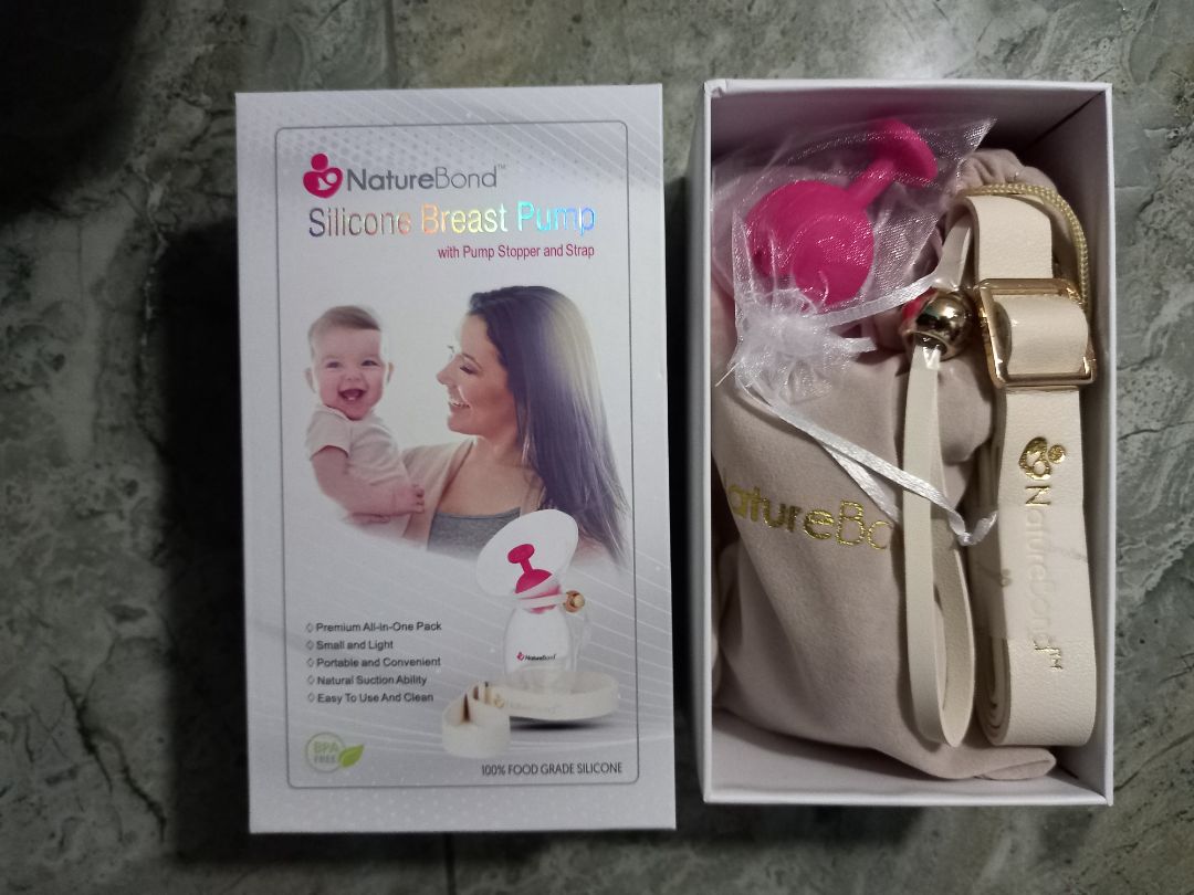 mặc dù biết đến cốc hút sữa hơi muộn nhưng vẫn còn hơn k biết. Với những bé mà chỉ ti 1 bên mỗi cữ ăn như bé nhà mình thì việc dùng cốc hứng sữa quả là chân ái, tiết kiệm bao nhiêu công hút sữa. Sản phẩm đẹp, hộp, túi, dây đều rất sang chảnh, khả năng hút tốt, chỉ cần k bị hơi vào là chắc luôn, k lo rơi. mặc dù biết đến cốc hút sữa hơi muộn nhưng vẫn còn hơn k biết. Với những bé mà chỉ ti 1 bên mỗi cữ ăn như bé nhà mình thì việc dùng cốc hứng sữa quả là chân ái, tiết kiệm bao nhiêu công hút sữa. Sản phẩm đẹp, hộp, túi, dây đều rất sang chảnh, khả năng hút tốt, chỉ cần k bị hơi vào là chắc luôn, k lo rơi.