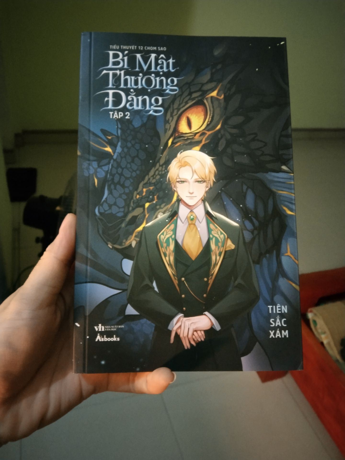 Mk thik chiêm tinh nên mk thik luôn bộ này. 
sách bọc cẩn thận lắm nha, giao hàng cũng nhanh nữa. nội dung thì ko chú tâm vào 1 nhân vật nào nên cũng ko sâu sắc cho lắm, giải trí và sở thích thui nha ...