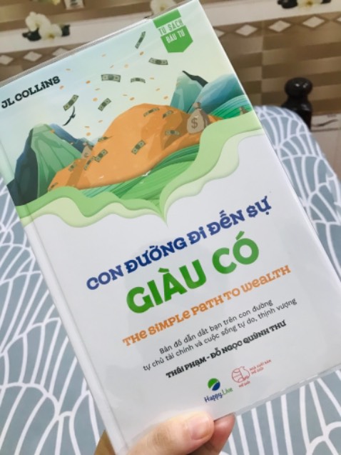 Trước khi mua, mình đã xem đáng giá sách ko nói nhiều về nội dung. Nhưng kết quả sách ko đem lại trải nghiệm đọc quá thần thánh như tiêu đề và những đánh giá. Tựa đề sách kiểu giật tít gay tò mò. Nội dung tác giả chỉ xoay quanh về việc đầu tư quỹ gì đó và trái phiếu… Theo trải nghiệm đọc riêng mình thì cảm thấy khá tệ, thất vọng và tiếc với số tiền bỏ ra khi mua.
Mình nghĩ nó chỉ phù hợp với những người quan tâm và có sở thích về việc đầu tư và chắc cũng ohari khá vững và có nhiều kiến thức sâu về “đầu tư quỹ”.
Tựa sách giật tít, cảm giác như bị *** vậy. 
Thật sự thất vọng. :(