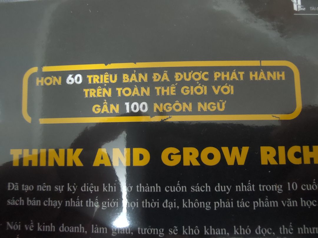 Tạm, tui thấy có phần in màu vàng bị mất và lem màu. Tui thấy hơi thất vọng vì tui muốn cuốn sách của tui pải thật hoàn hảo. Nếu là lỗi của nhà sản xuất thì người bán pải trả lại, chứ sao bán sản phẩm lỗi cho khách đc. Lưu ý tui nói để rút kinh nghiệm chứ tui ko có trả sản phẩm.