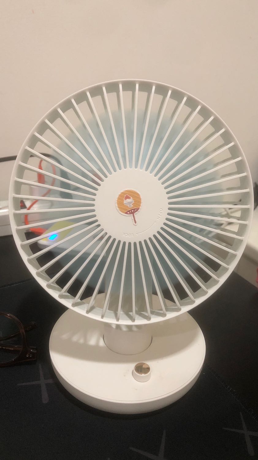 Đặt màu hồng mà giao màu trắng nhưng dùng rất tốt và bền