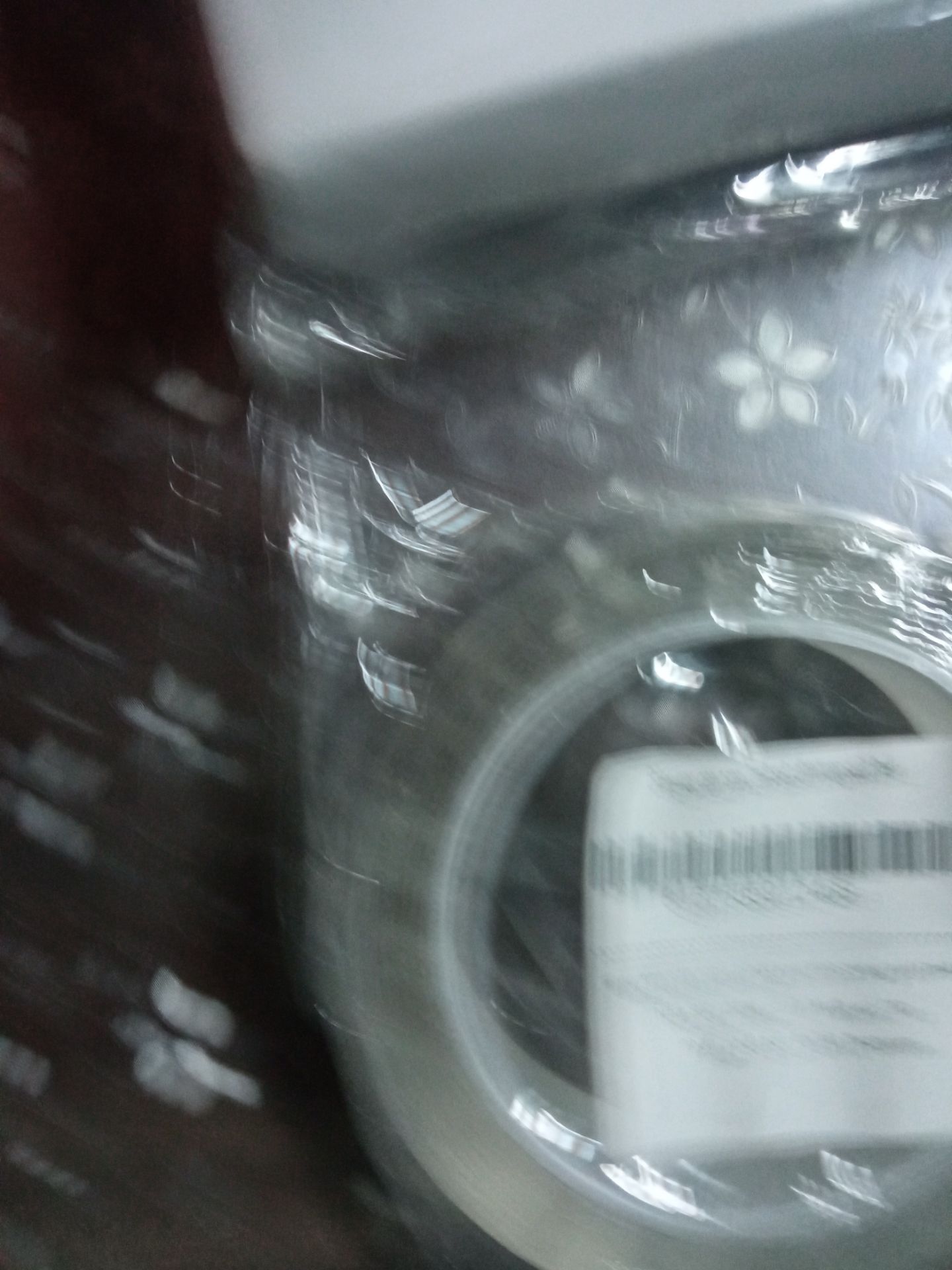 không biết theo thời gian thế nào , nhưng nhận hàng rất tốt. dùng thử tốt, tiện. nhưng chỉ dùng dán vật nhẹ. chưa thử vật nặng. nói chung, rất hài lòng