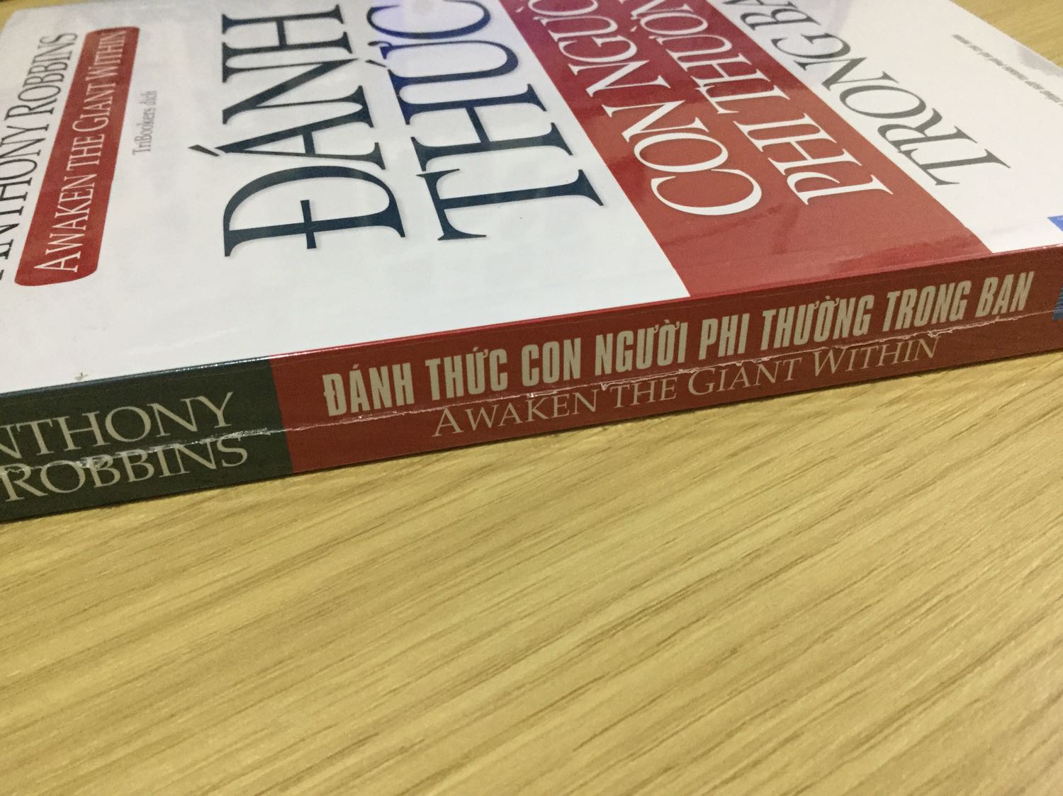 trước tiên nói về dịch vụ thì mình thấy là sách được bọc kĩ, còn mới nguyên, thời gian giao hàng khá nhanh. còn về chất lượng thì bản thân mình khá là thích dòng sách như thế này mặc dù chưa đọc nhưng mà xem qua thì nội dung khá cuốn hút