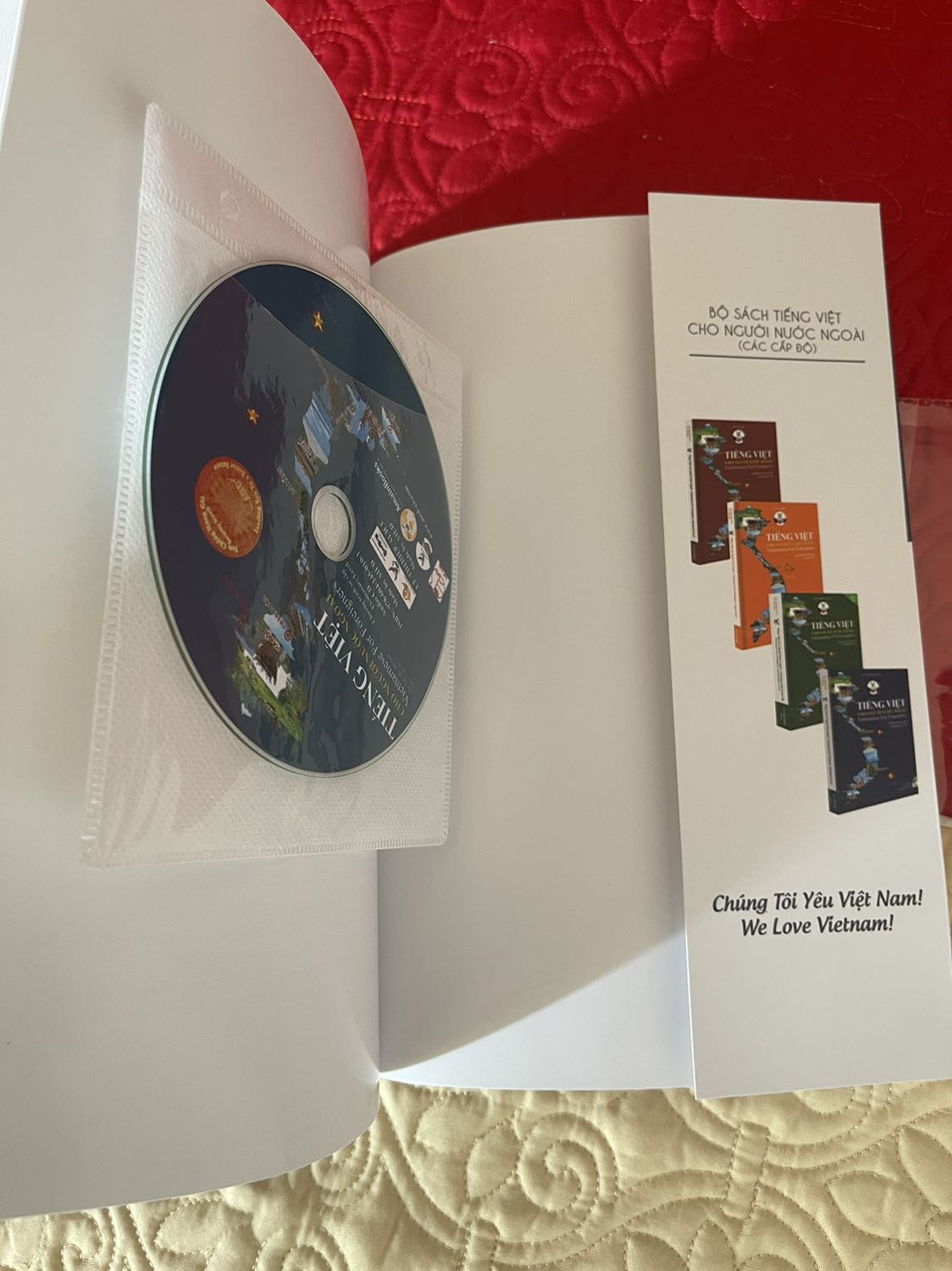 Sách chất mầu đẹp rõ ràng. Bố cục tốt dễ học. Bạn shipper Tiki giao hàng thân thiện nhiệt tình. 
Mình đang mua thêm 1q tặng sếp