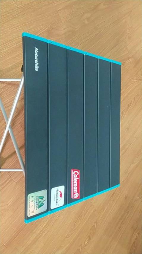 Bàn xịn và chắc chắn nhé, hơi nhỏ nhưng nếu ai chỉ cần cái bàn tư thế cao và nhỏ thì này ok.