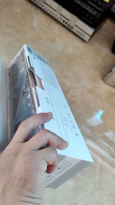 Giao hành nhanh, loa đẹp nghe tốt, bass ấm, sẽ mua thêm