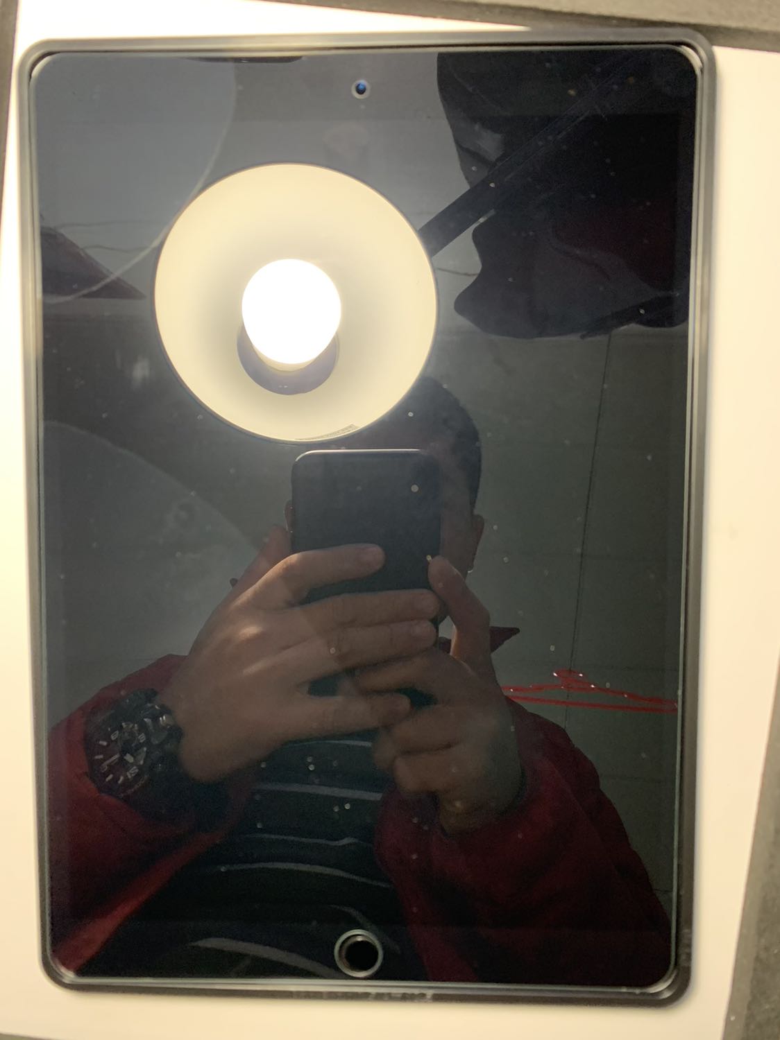 Đóng gói cẩn thận, giao hàng nhanh
Khung kính cường lực không phù hợp với ipad air 3 10.5 inch 2019 của mình.
Cho kính vào khung nhựa không khít camera và nút home.
Các bạn sử dụng ipad air 3 10.5 inch như mình cần cân nhắc trước khi mua