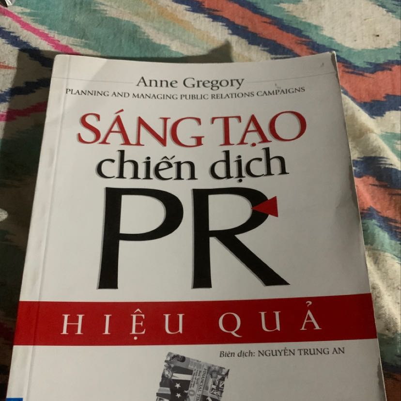 Bìa sách như sách cũ bị quăng góc, lớp keo dán kh chặt có thể bị rơi trang Bìa sách như sách cũ bị quăng góc, lớp keo dán kh chặt có thể bị rơi trang