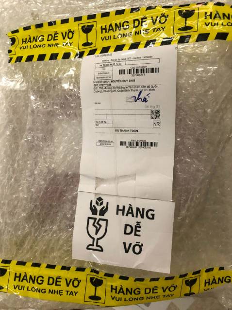 Có tem ghi ngày tháng bảo hành, có vẻ như hàng chính hàng. Tuy nhiên, shop trên Tiki trưng bày chỉ có 1 cái mẫu đồng hồ treo tường. Phải vào trang web của shop thì mới thấy được nhiều mẫu mã đồng hồ http://dongviet.vn/san-pham/dong-ho/page/8/?orderby=price