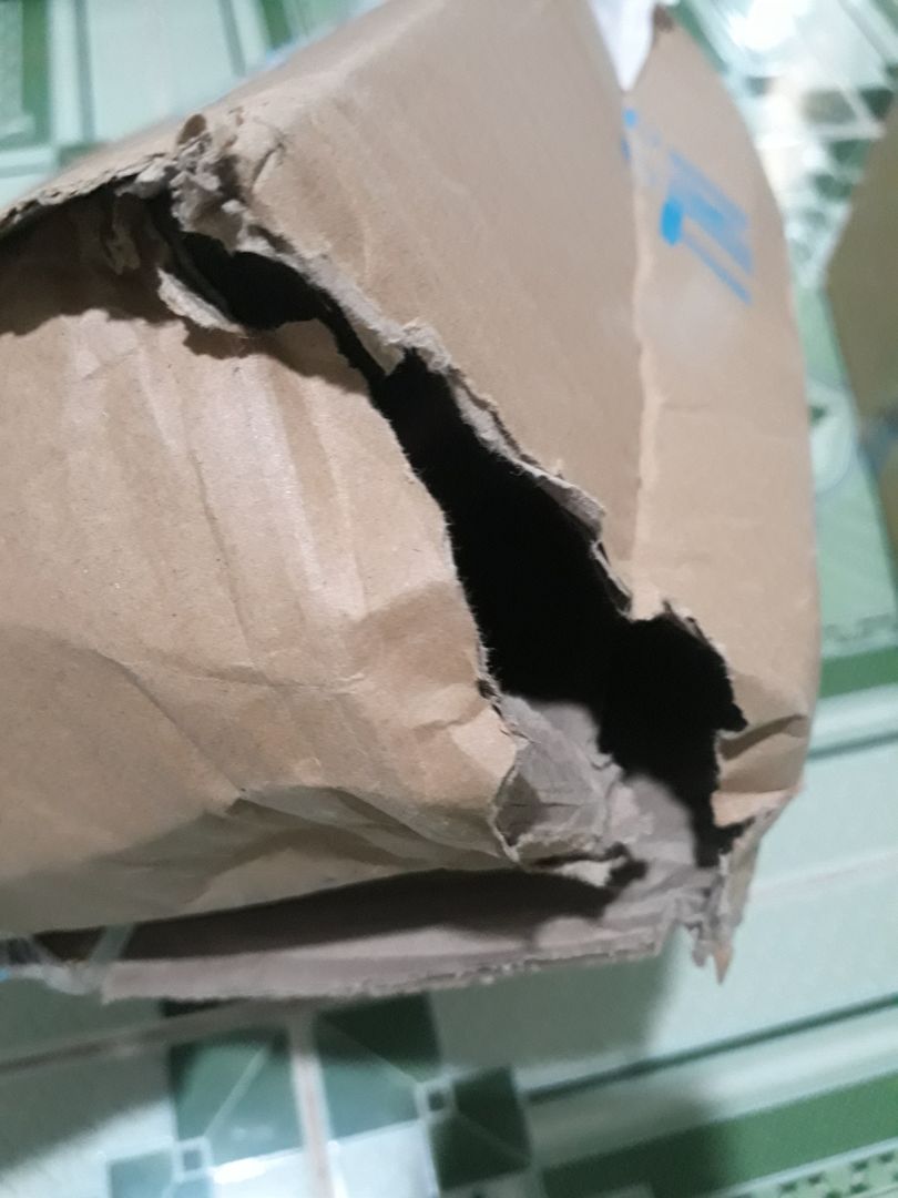 Trước giờ toàn mua ở cửa hàng Fasaha và *** Smarkbook được anh chị em giới thiệu mua lần đầu bên tiki đặt 4 đơn mỗi đơn 4 5 quyển,nhận 1 lần hết luôn nhưng có 4 5 quyển bị móp méo vậy? mình tìm cách liên hệ shop tiki không có mục nhắn tin? Nếu mình muốn đổi trả những cuốn bị móp méo thôi thì sao ạ? Không phải đổi trả hết tất cả ??? Trước giờ toàn mua ở cửa hàng Fasaha và *** Smarkbook được anh chị em giới thiệu mua lần đầu bên tiki đặt 4 đơn mỗi đơn 4 5 quyển,nhận 1 lần hết luôn nhưng có 4 5 quyển bị móp méo vậy? mình tìm cách liên hệ shop tiki không có mục nhắn tin? Nếu mình muốn đổi trả những cuốn bị móp méo thôi thì sao ạ? Không phải đổi trả hết tất cả ???