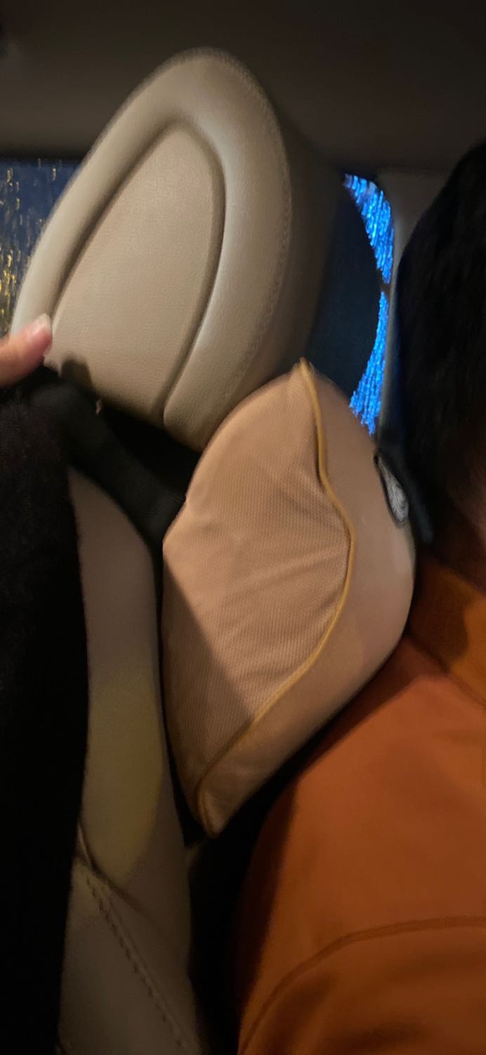 Đóng gói gọn gàng. Gối nở giãn ra. 
Giao hàng tiki now rất nhanh