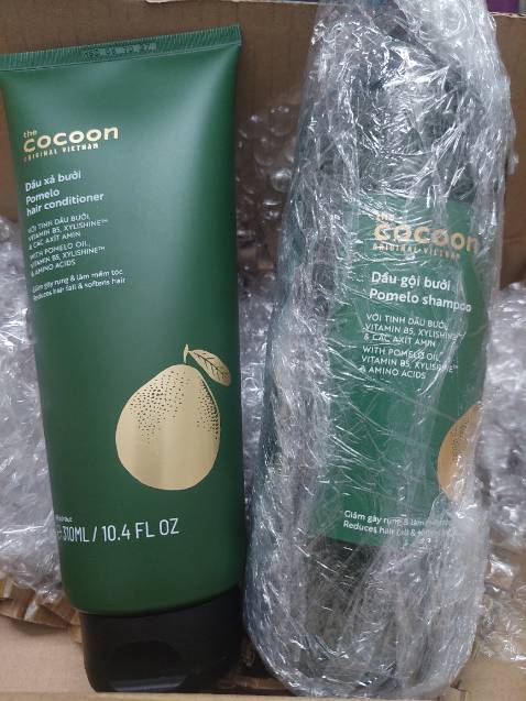 Tiki giao hàng nhanh, đóng gói tốt. Dầu gội của cocoon mình dùng lần đầu, trước giờ sp của hãng khá oke rồi. Mở ra là nghe thơm mùi bưởi Tiki giao hàng nhanh, đóng gói tốt. Dầu gội của cocoon mình dùng lần đầu, trước giờ sp của hãng khá oke rồi. Mở ra là nghe thơm mùi bưởi