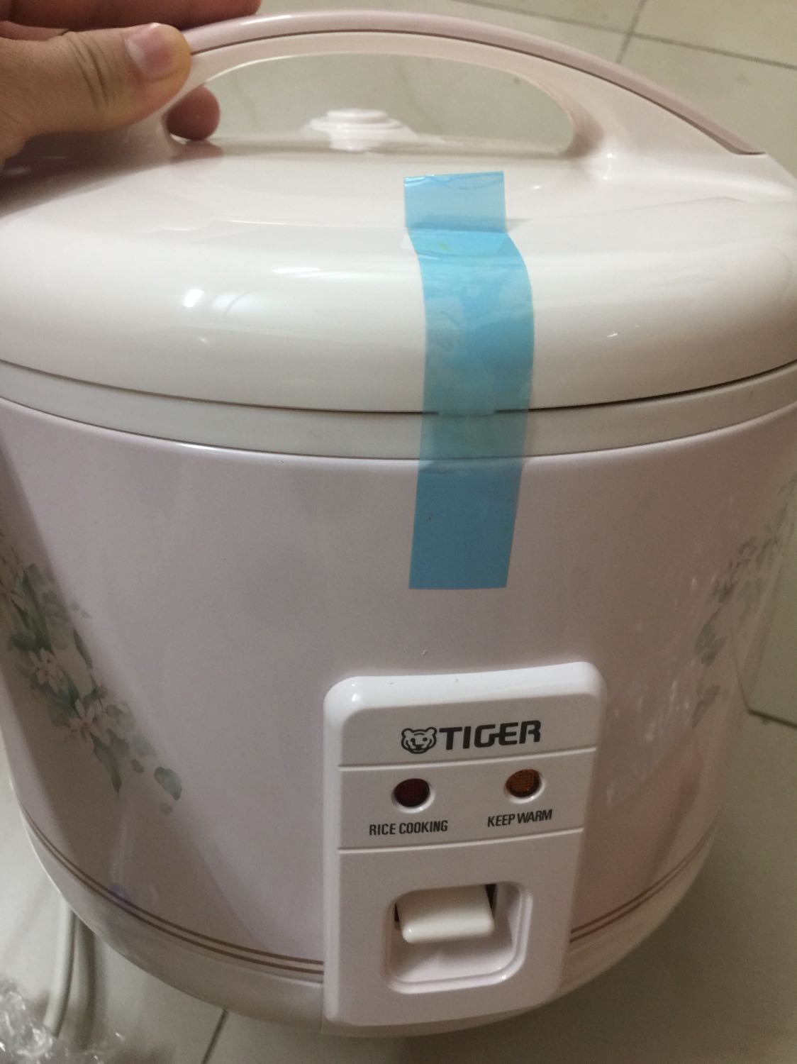 Giao hành đúng hẹn. Hàng đóng gói cẩn thận.Nồi sản xuất ở Nhật. Phù hợp cho nhà ít người. Nồi giữ cơm tốt, cơm để trong nồi còn cắm điện thì không bị hư như những nồi cơm khác. Mâu mã màu sắc đẹp