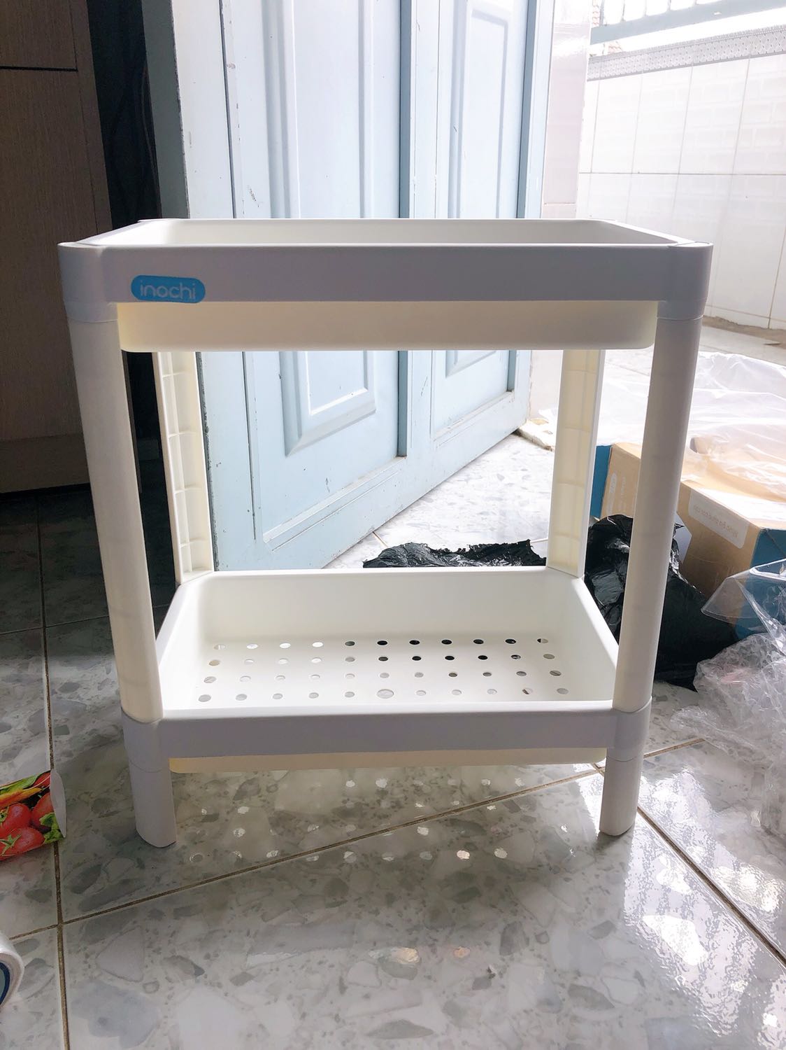 Sản phẩm chất lượng, inbox nhờ shop chọn cho kệ màu trắng xinh lắm. Để trong nhà tắm hay làm kệ đựng gia vị cũng xinh nữa. Kệ chắc chắn, dễ lắp ghép ko cần xem hướng dẫn. 
Để vừa các loại gia vị cơ bản.