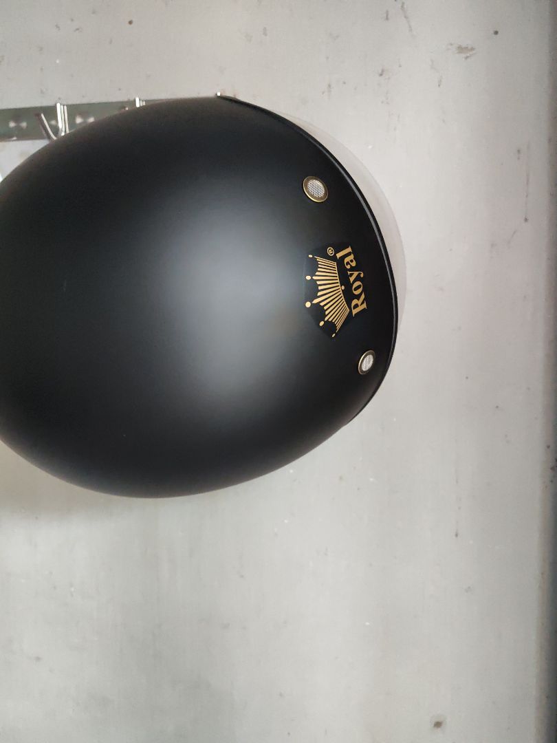 sản phẩm chất lượng tốt. rất đáng với số tiền bỏ ra. gia công chưa đc tỉ mỉ lắm. nhưng về tổng thể là đc. lớp vải may bên trong đẹp. khoá gài mũ tốt. tiki giao hàng nhanh và đóng gói sp chất lượng.