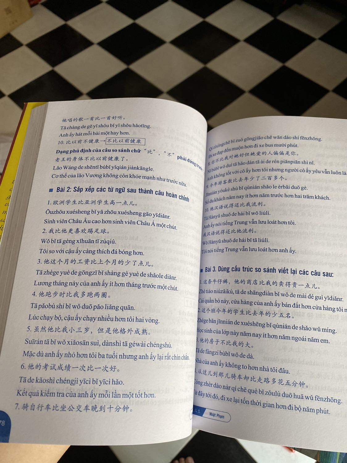 Sách giao đúng hẹn, gáy sách cho dính chút keo nhưng nội dung bên trong vẫn rất tươm tất, giấy đẹp! 
Sách rất chi tiết, dành cho những bạn đã có căn bản và có thể tự ôn ngữ pháp với lượng bài tập đa dạng.Có cả phần giải bài tập dịch tiếng việt và diễn giải đầy đủ bên dưới nữa! Lựa chọn tuyệt vời cho các bạn đang hướng đến việc tự học không có thời gian đến lớp!