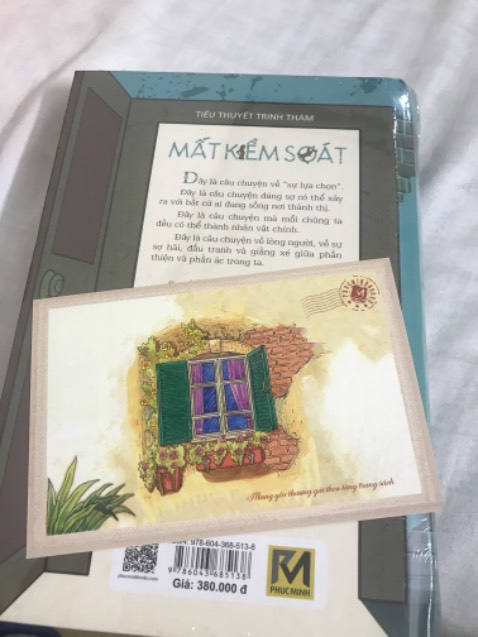 Sách mua đợt sale, bìa cứng, giao hàng có bọc màng co. Hy vọng quyển này đọc ổn, thấy dày dữ