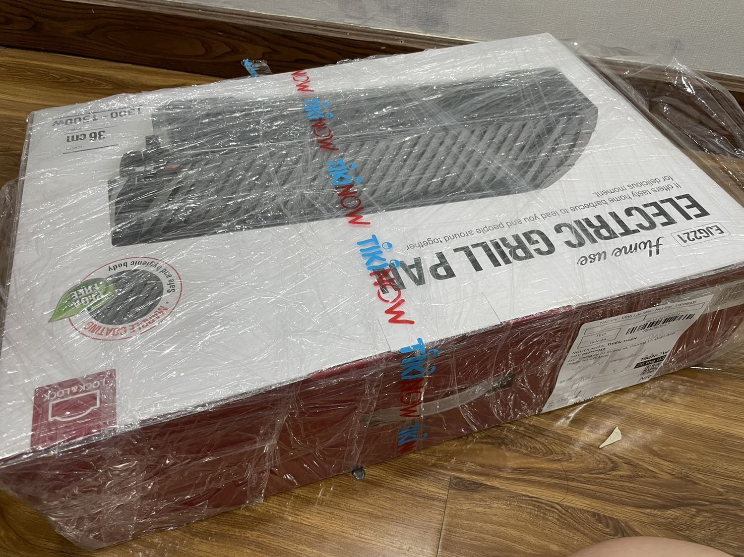 Mình mua hàng cực kì yên tâm, thứ nhất là lock&lock bền khỏi nói, thứ hai là tikitrading giao hàng chuẩn khỏi bàn. 
Bếp nóng nhanh, nóng rồi thì hạ nhiệt vừa đủ để thịt chín mềm là ngon bá cháy. Mua bếp xong tình yêu thịt nướng lại lên ngôi