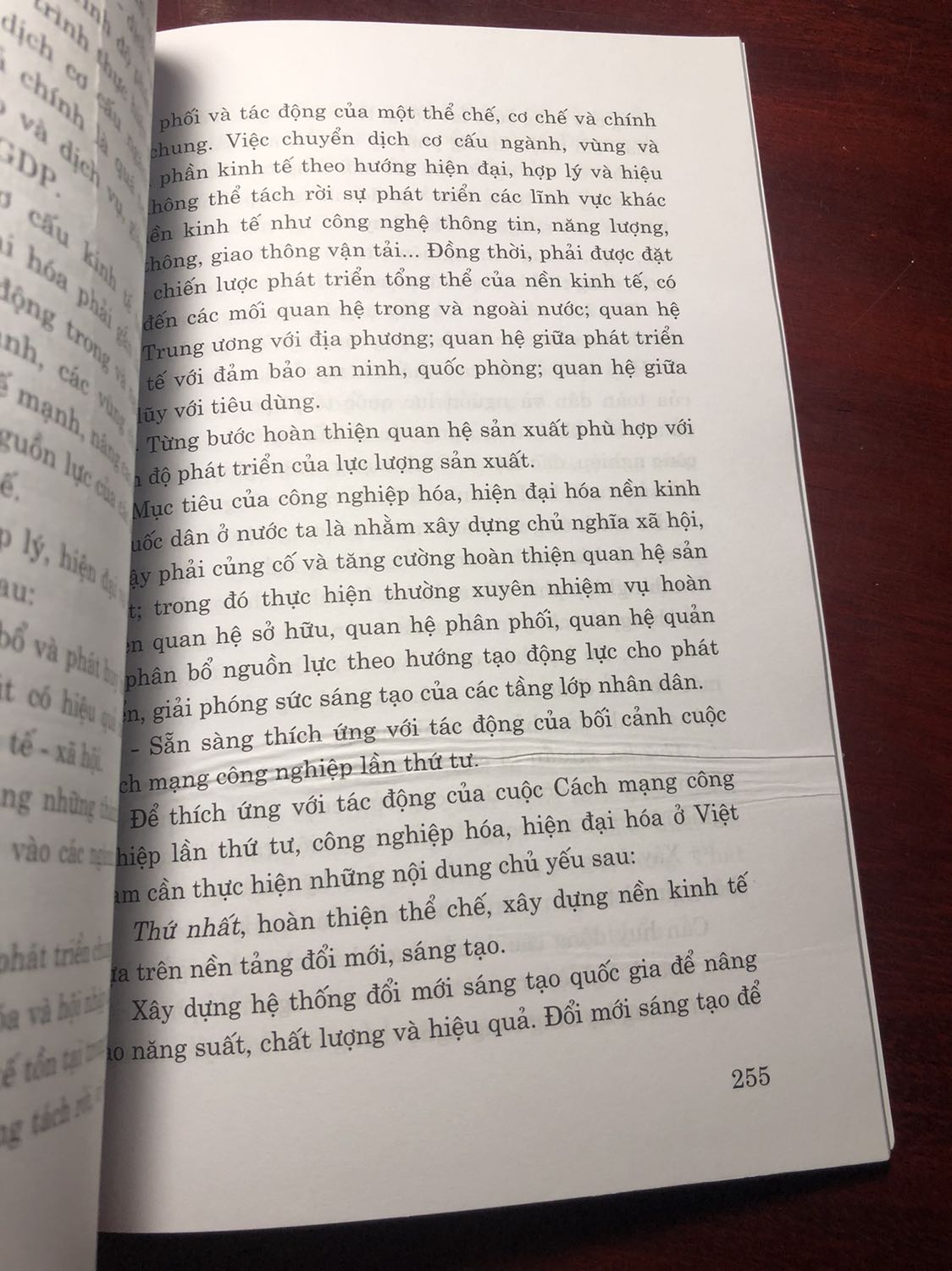 Sách đẹp, mới, ngoài bìa không bị hư hại gì,  nhưng có vài trang gần cuối bị lỗi😭😭