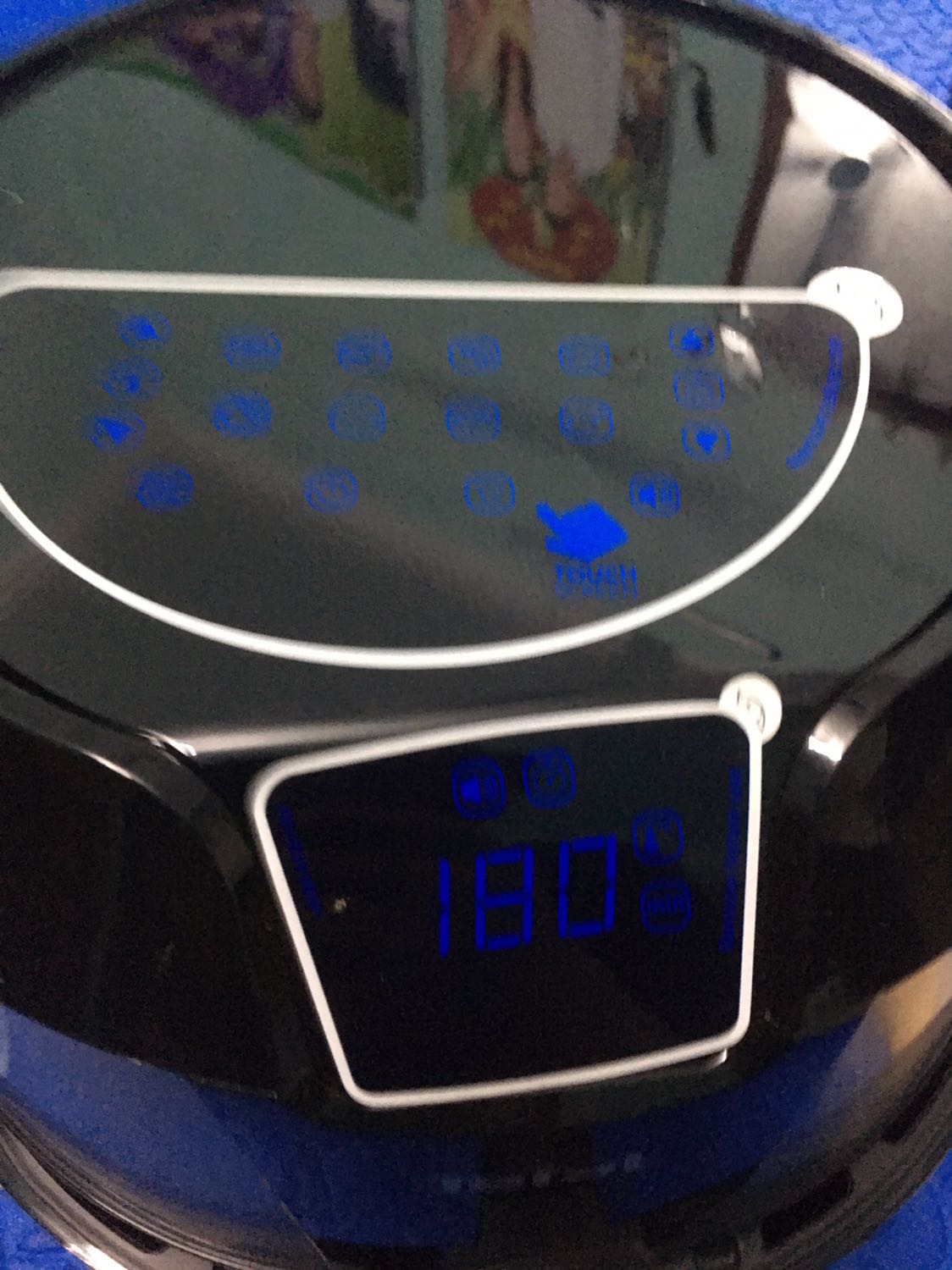 Shop đóng gói cẩn thận. Còn thêm 1 thùng carton bên ngoài thùng của nồi. Ưng lần 1
Kiểm tra nồi không có lỗi lầm. Ưng lần 2
Nồi to. Dễ sử dụng. Nấu được nhiều món ngon. Thoải mái dùng cho gia đình 4 người. Ưng lần 3
Mua nồi được tặng kèm máy cắt cam và bàn là ủi cầm tay. Ưng lần 4
Mua thêm 1 chảo lại đúng đơn tk khuyến mãi mua 1 tặng 1. Ưng lần 5
Mua nồi chiên nhỏ sale còn 1tr5 ưng lần 6
Tổng 1 nồi to, 1 nồi nhỏ vỏ nhựa, 1 máy vắt cam, 1 bàn là cầm tay, 2 chảo là 4.237.000đ. 
Hối hận vì không mua sớm hơn