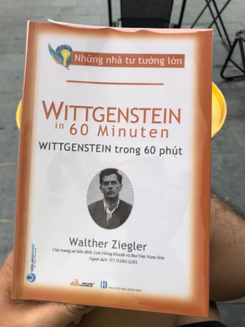 Từ ngôn ngữ tạo ra hiện thực cuộc sống

hoặc

thay đổi hiện thực cuộc sống làm thay đổi ngôn ngữ

Wittgenstein nghiên về cái sau

#triethoc #60phut #ludwigwittgenstein #ngonngu