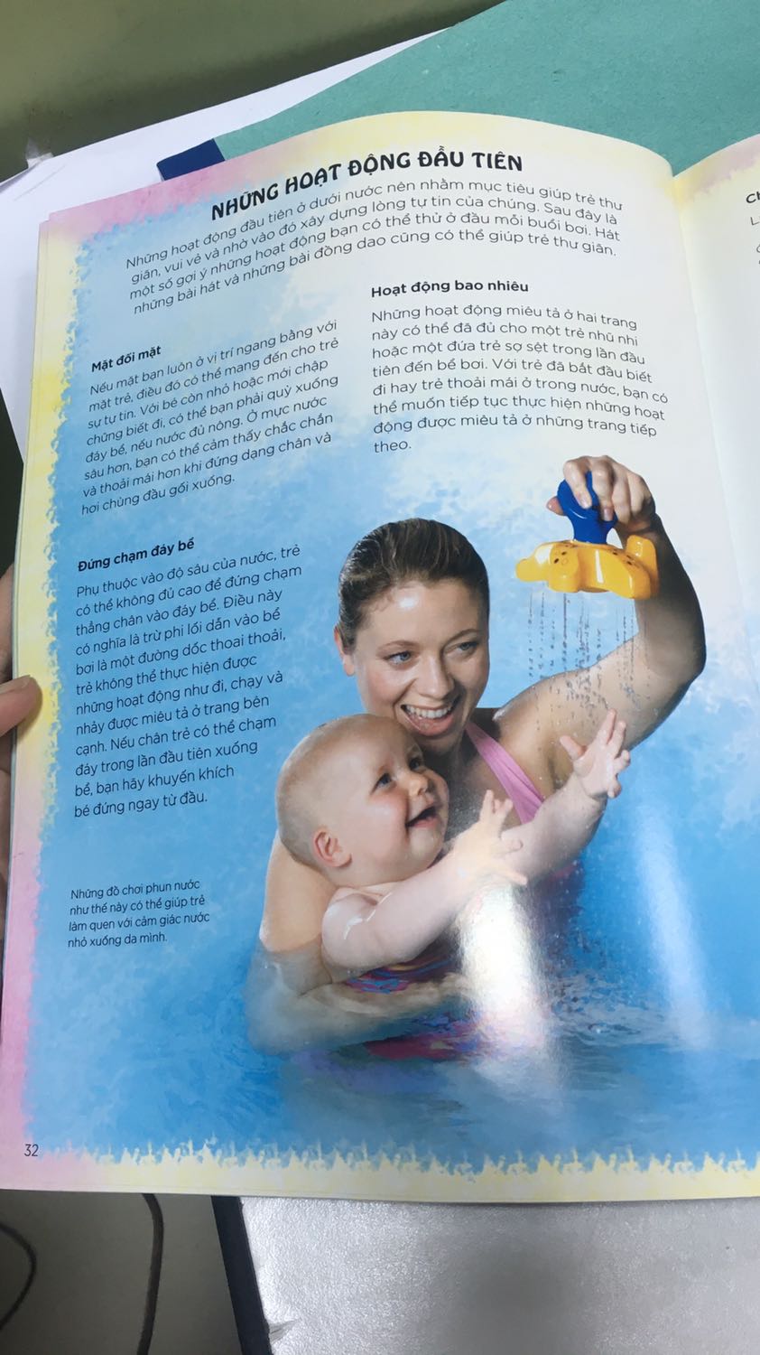 Sách đẹp, trình bày bắt mắt, hình ảnh đẹp, đóng gói chắc chắn
Về nội dụng thì tớ rất ưng vì con tớ đang là trẻ nhủ nhi nên thấy rất là hứng thú.
Tớ đang áp dụng cho bé hy vọng là bé sẽ hơn mình sẽ biết bơi kkk.
