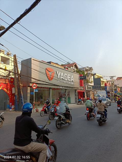 Tự coi hàng giao đúng với quảng cáo không???????