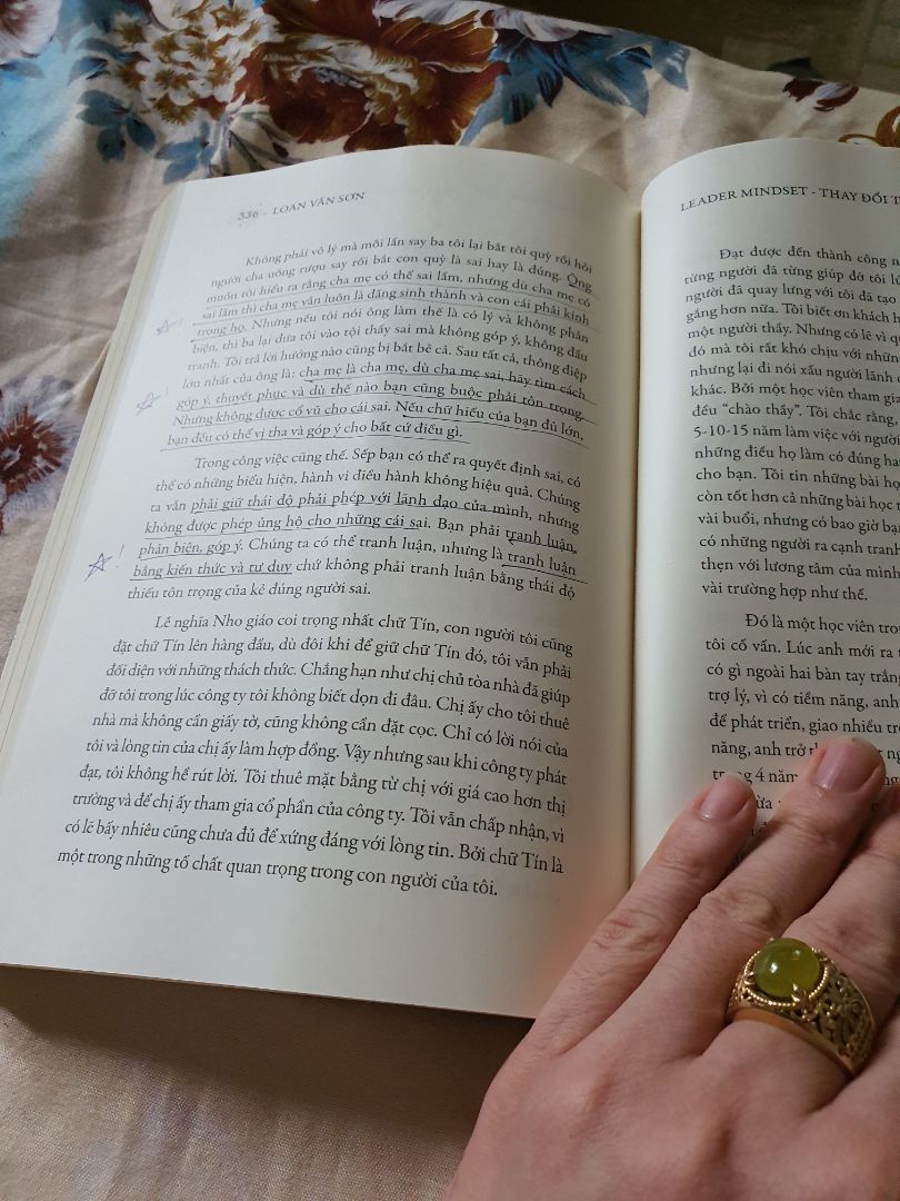đây là cuốn sách cực phẩm vừa phát triển năng lực lãnh đạo vừa phát triển bản thân đỉnh cao mà ai cũng nên sở hữu, nghiền ngẫm, đọc đi, đọc lại. em cảm ơn thầy Loan Văn Sơn rất nhiều !