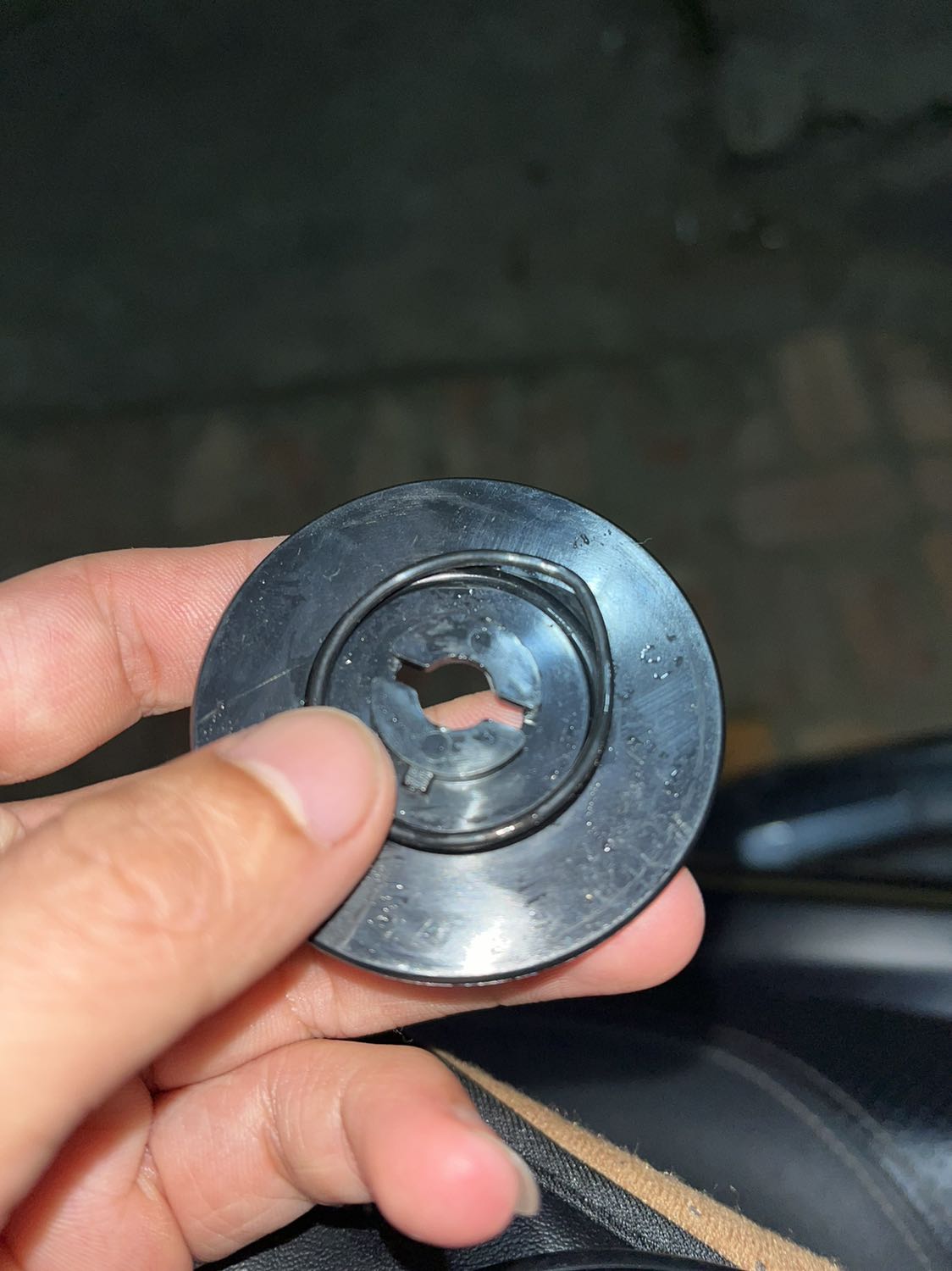 Mọi thứ đều ok nhưng chỉ k hiểu sao cái ron lại rộng hơn rãnh của nó…. Cảm ơn shop. Mọi thứ đều ok nhưng chỉ k hiểu sao cái ron lại rộng hơn rãnh của nó…. Cảm ơn shop.