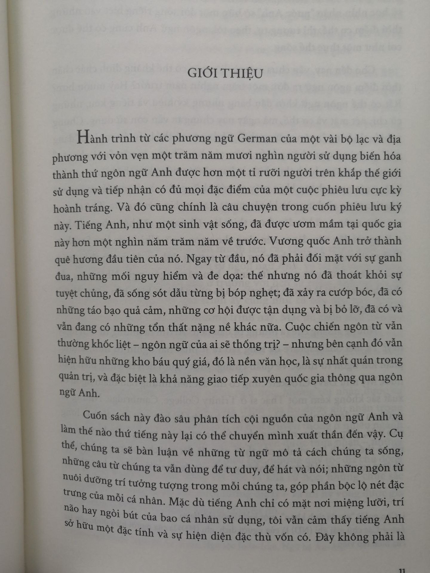 Sách rất hay dễ đọc dễ hiểu dành cho những người đam mê khám phá ngôn ngữ, tiếng Anh, liên hệ với tiếng Việt cổ đến hiện đại.