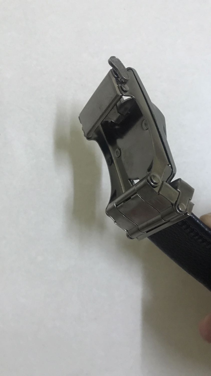 Mặt thắt lưng nhìn rất chất luôn. Mặt cánh lá đính đá bên trong có thể xoay tròn rất đẹp. Mặt rất thời trang, dễ phối đồ. Dây da rất dài và mềm. Mình phải cắt đi một đoạn đeo cho vừa. Dây may cũng khá là tỉ mỉ. Khoá tự động khỏi lo về việc bấm lỗ. Sản phẩm ok. Cảm ơn shop. Mặt thắt lưng nhìn rất chất luôn. Mặt cánh lá đính đá bên trong có thể xoay tròn rất đẹp. Mặt rất thời trang, dễ phối đồ. Dây da rất dài và mềm. Mình phải cắt đi một đoạn đeo cho vừa. Dây may cũng khá là tỉ mỉ. Khoá tự động khỏi lo về việc bấm lỗ. Sản phẩm ok. Cảm ơn shop.