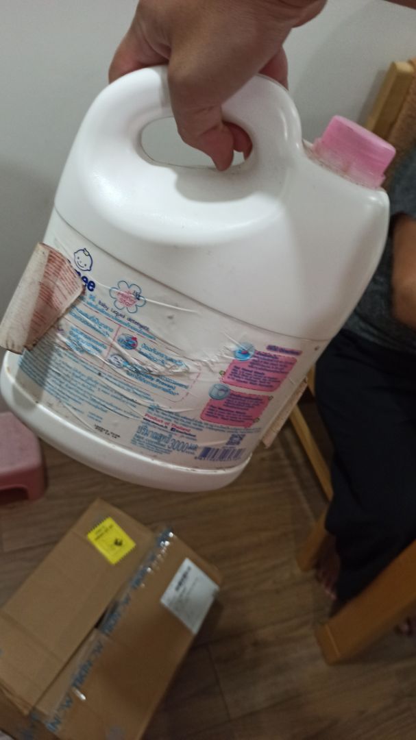 Đóng gói cẩu thả,  không chèn lót
,  bao bì *** tróc tem mạc. Giao hàng không bao giờ gọi báo trước,  toàn đứng trước cửa rồi mới gọi í ới,  trường hợp khách thường xuyên ra ngoài rất bị động trong việc nhận hàng. 
Đã mua nhiều lần trên Tiki,  lần này rất tệ. 
Đánh giá 1* Đóng gói cẩu thả,  không chèn lót
,  bao bì *** tróc tem mạc. Giao hàng không bao giờ gọi báo trước,  toàn đứng trước cửa rồi mới gọi í ới,  trường hợp khách thường xuyên ra ngoài rất bị động trong việc nhận hàng. 
Đã mua nhiều lần trên Tiki,  lần này rất tệ. 
Đánh giá 1*