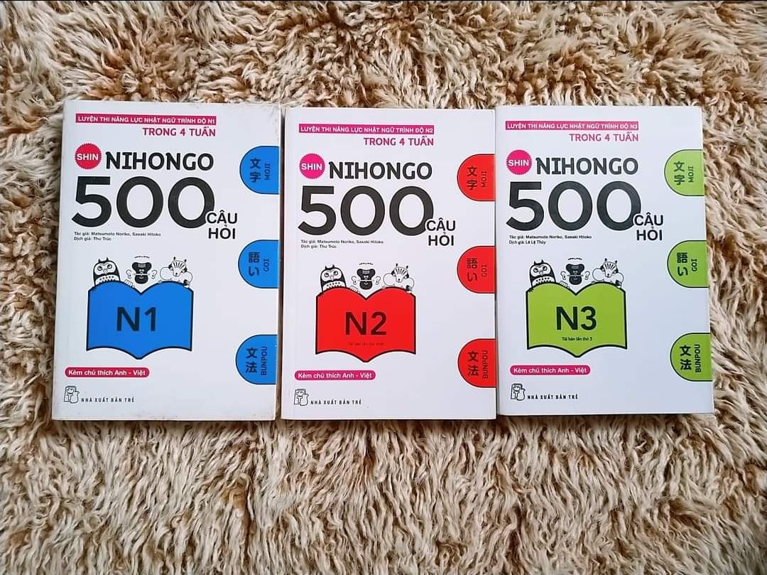 Học kỹ trong bộ sách tiếng Nhật quốc dân Minna no Nihongo sau đó qua Soumatome học ôn rồi luyện tập bằng cuốn này rất ổn! Sách 3 chia phần và có phần giải thích ngắn gọn dễ hiểu! ? Học kỹ trong bộ sách tiếng Nhật quốc dân Minna no Nihongo sau đó qua Soumatome học ôn rồi luyện tập bằng cuốn này rất ổn! Sách 3 chia phần và có phần giải thích ngắn gọn dễ hiểu! ?