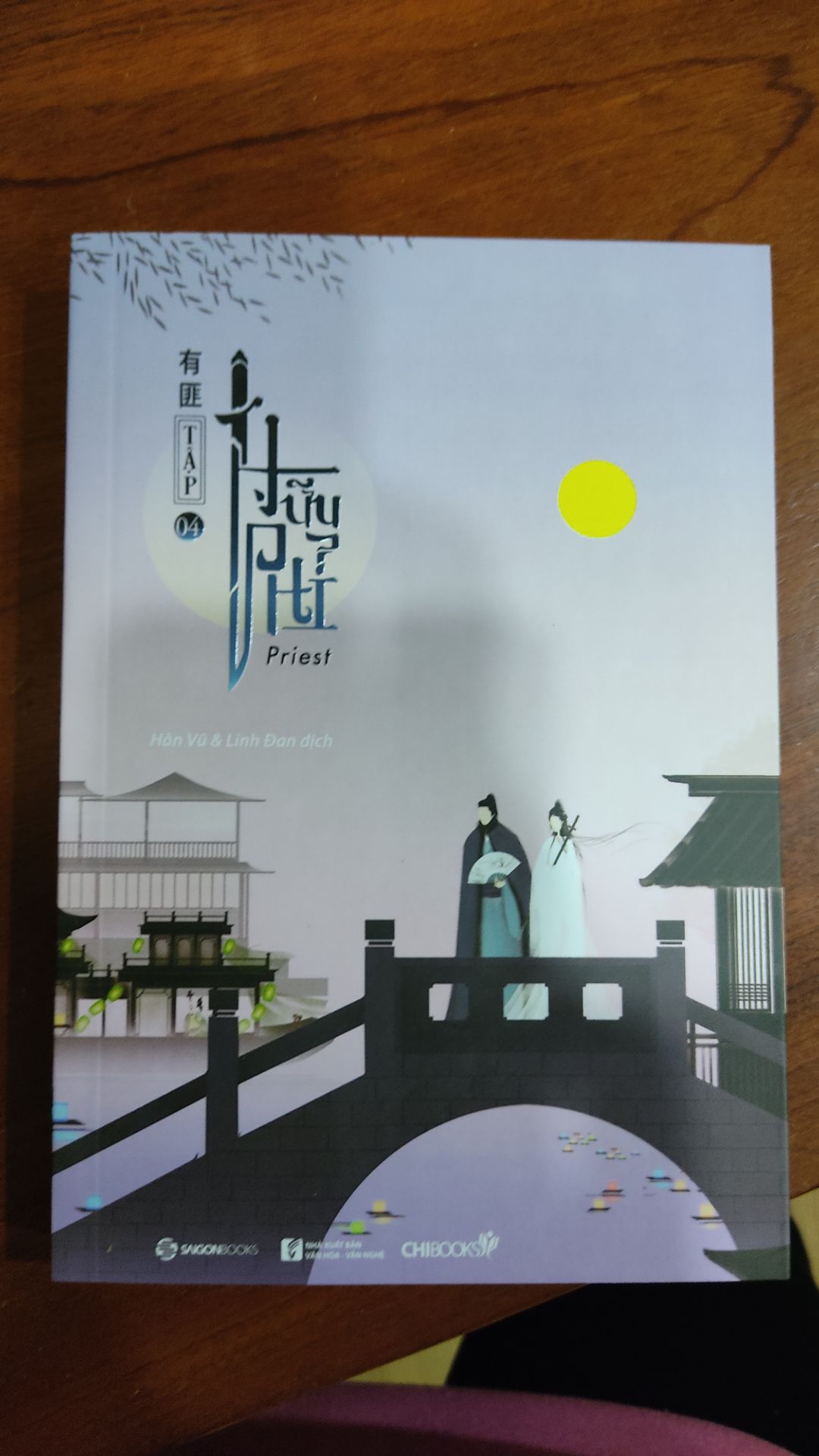 bìa truyện đẹp, đóng gói rất cẩn thận, tiếc cái là vì mua combo nên ko đc tặng kèm bookcare