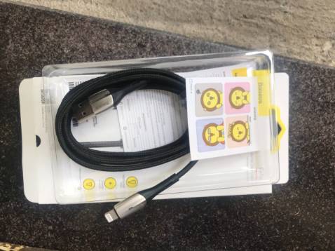 Quá ổn áp so với giá, cáp xin xò, sạc nhanh, mẫu mã không chê vào đâu được. Tiki đóng gói quá cẩn thận.