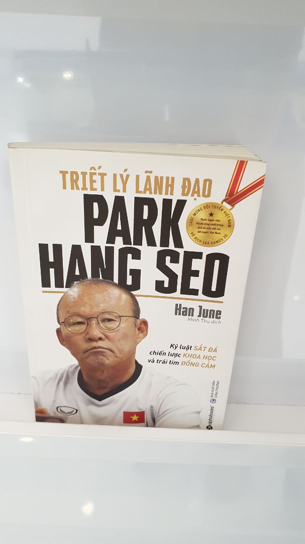 Bìa sách quá dơ như sách cũ