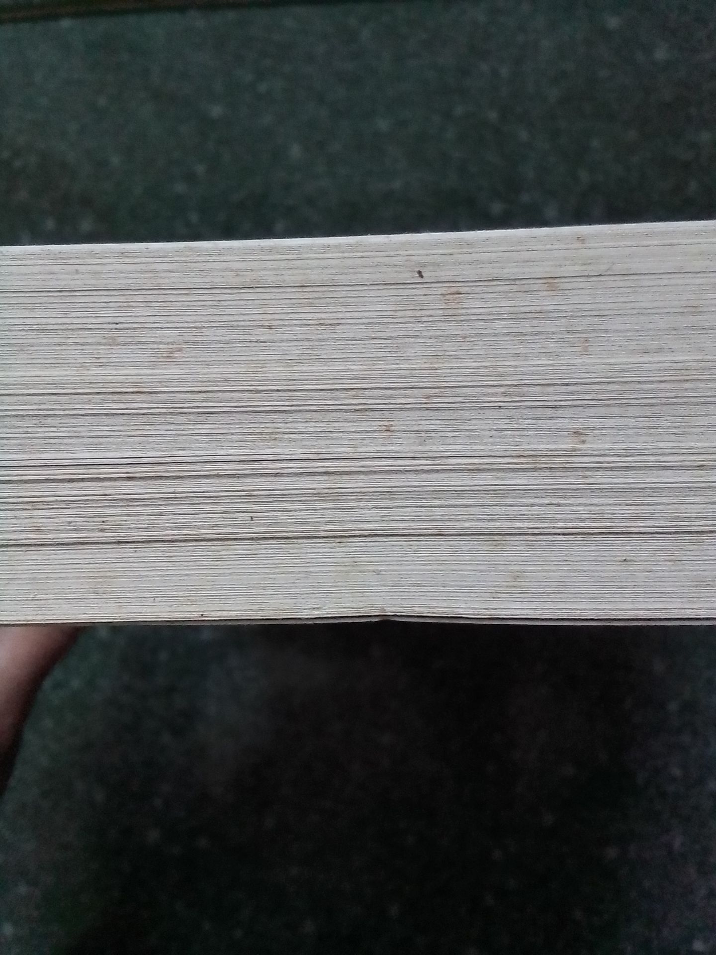 Sách cũ và ố vàng hơn mình nghĩ. Chữ in nhỏ và khít nhau nên mỏi mắt khi đọc. Nếu bỏ qua những lỗi về hình thức, thì bạn có thể tận hưởng những giây phút phiêu lưu tuyệt vời cùng vị thám tử tài ba Sherlock Holmes.