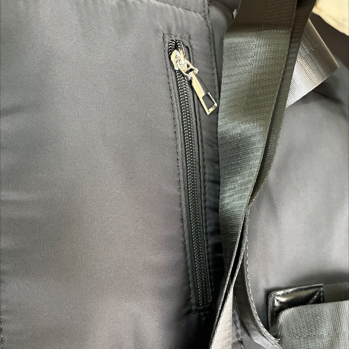 ổn trong tầm giá.
khoá nhự chắc ko bền!