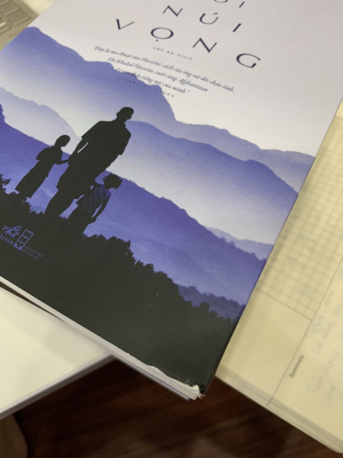 nhận sách quá nhanh luôn đặt 25,29 đã nhận rồi, mình rát yêu tiki vì đầu sách đa dạng,giá tốt nhưng vẫn k ưng sách k còn seal,k hiểu tại sao tiki phải xé seal sách đi,trong khi nó sẽ bảo quản sách tốt hơn khi tiki đã k bọc chống sốc,nhiều khi nhân viên đóng gói tay bẩn làm bìa và giấy sách bị lấm đen, hi vọng tiki sẽ khắc phụ th chứ mình thấy nhiều bạn cùng k thích vấn đề này lắm mà tiki vẫn k khắt phục