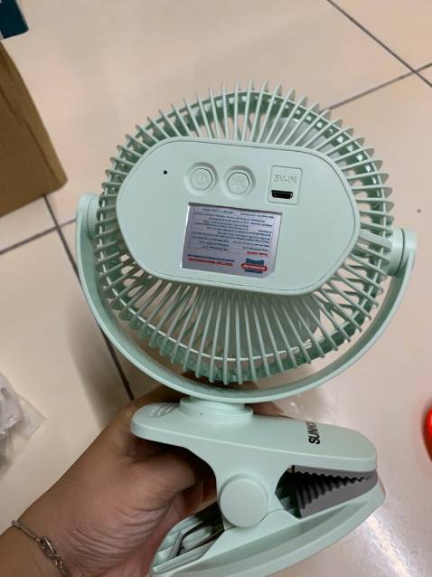 Quạt nhỏ gọn, đầu quạt xoay qua lại được, quạt có 3 nấc mát, đèn cũng có 3 nấc sáng khác nhau, hàng chuẩn chất lượng tốt