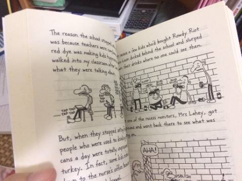 Sách không bị lỗi gì, hàng real nên giấy đẹp lắm .-. ship giao nhanh (2 ngày). Mình mua đợt sale tận ~60% nên khá là ưng (có khi còn thấp hơn giá gốc .-.) vì bình thường sách ngoại văn giá hơi cao muốn mua cũng khó ^^ Sách không bị lỗi gì, hàng real nên giấy đẹp lắm .-. ship giao nhanh (2 ngày). Mình mua đợt sale tận ~60% nên khá là ưng (có khi còn thấp hơn giá gốc .-.) vì bình thường sách ngoại văn giá hơi cao muốn mua cũng khó ^^