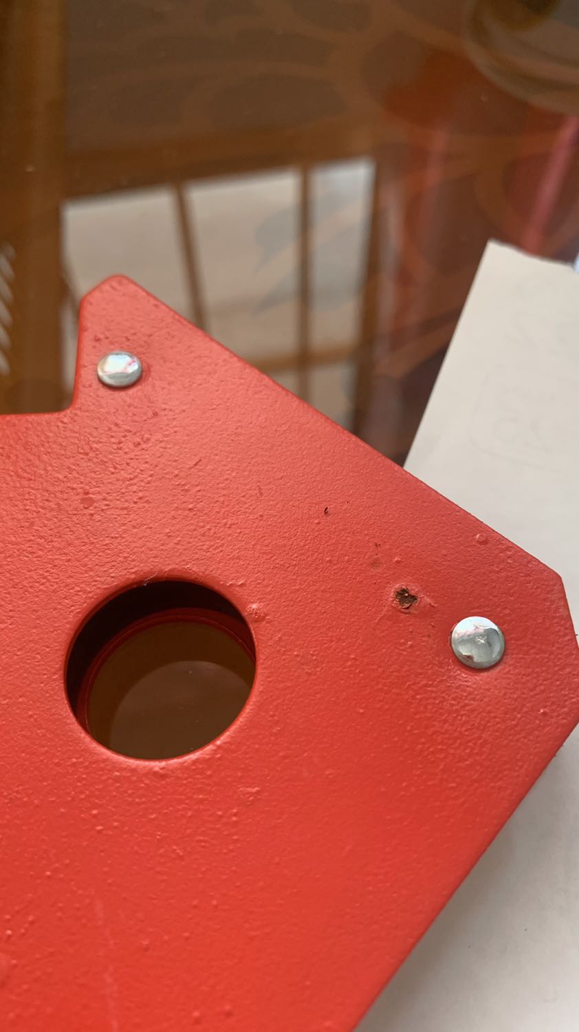 Chất lượng kém. Nước sơn bong tróc. Góc ke 2 bên bị chênh.
Quá thất vọng