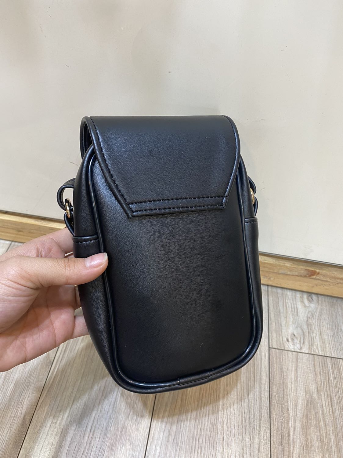 Túi đẹp , giao hàng nhanh , chất da ok