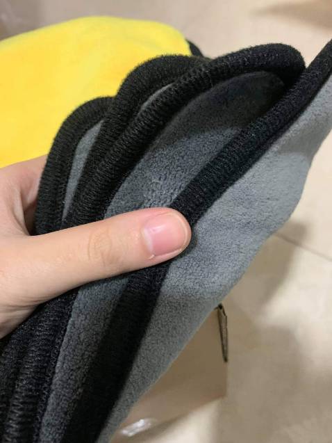 Shop giao đủ hàng, khăn dày, xịn thật sự. Viền may cũng xịn luôn. Lau xe cũng không để lại vệt nước thật. ưng quá