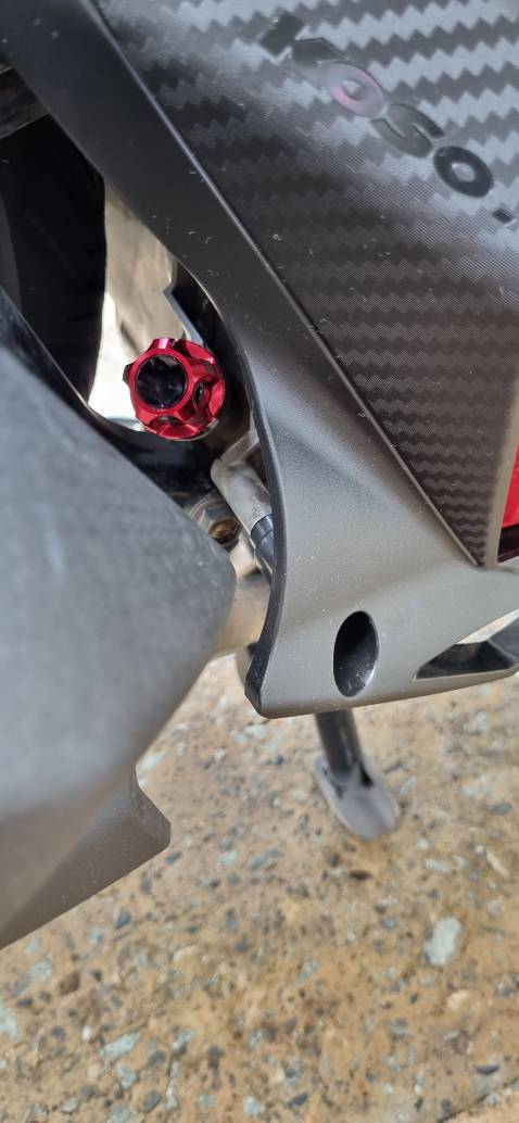 Lắp vừa cho NVX V1 nhé các bạn , lưu ý nhớ lấy ron cao su chống nước ở nắp thăm nhớt zin gắn qua nắp CNC nhé