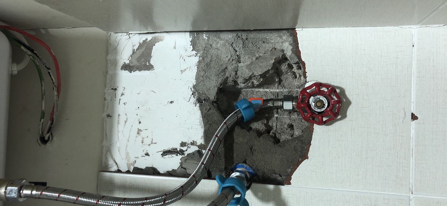 Đây là cách lắp đặt bên Tiki. Mình không biết phải làm sao với sản phẩm các bạn để lại luôn dù bình nước nóng vẫn hoạt động ổn. Cái mình sợ là những lỗ hổng có thể gây giật điện rò điện bất cứ lúc nào.