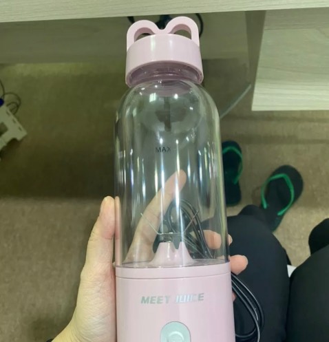 Máy xay okela. Shop giao hàng nhanh đóng gói cẩn thận. Máy siêu đẹp siêu xinh. Giá rẻ nên mua ạ. 😘😘