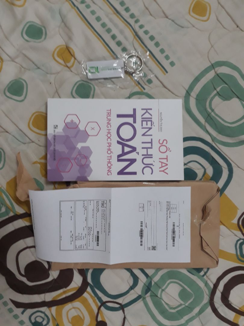 Tôi thật bồn khi Tiki không làm tốt đơn hàng này của mình. Mình đặt mua 4 quyển mà giao đến đúng 1 quyển mà tiền mình vẫn trả 4 quển. Mong tiki giải quyết nhanh vấn đề để thể hiện sự uy tín của tiki. Trân trọn cảm ơn.